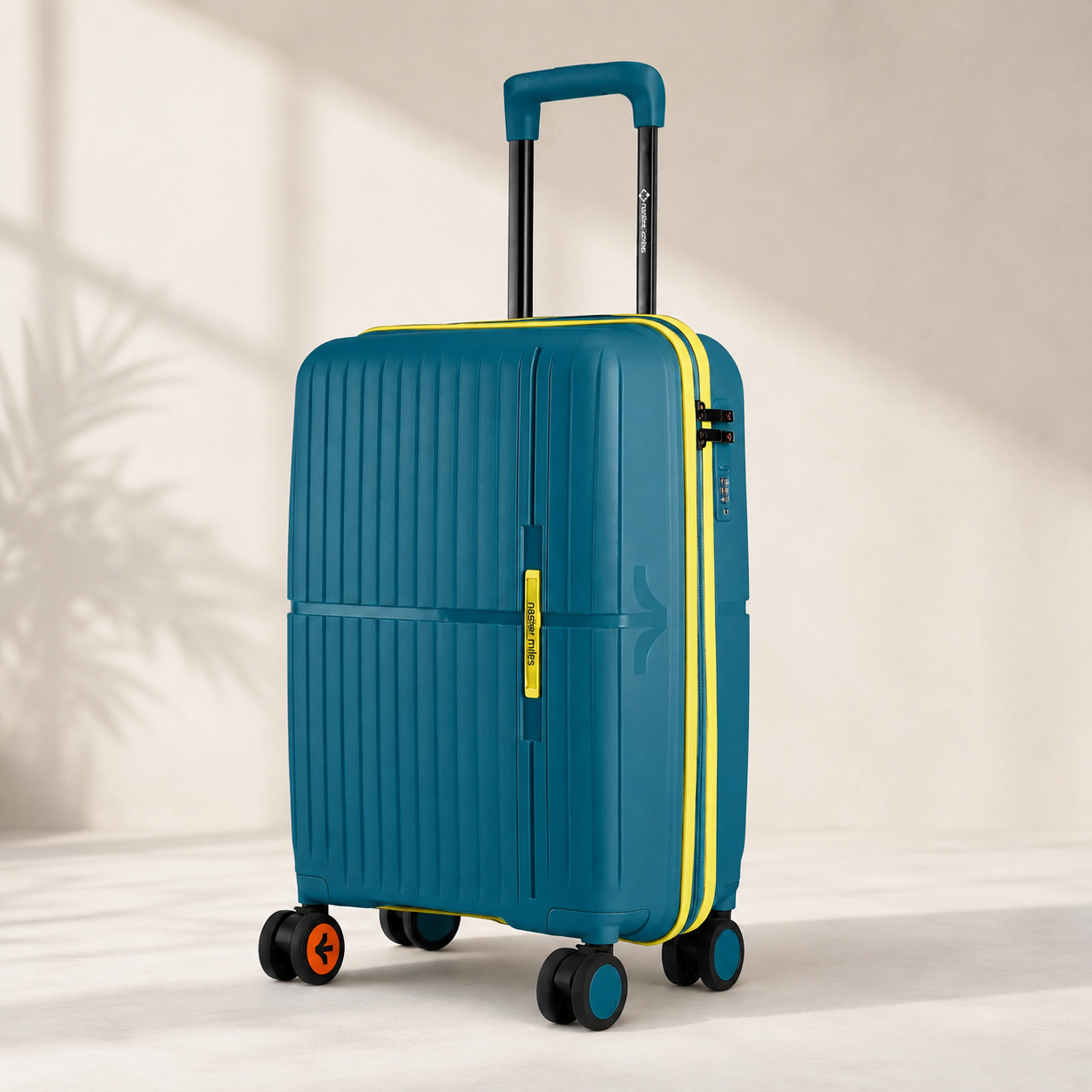 Nasher Cabin Luggage Bag with Gift Hamper